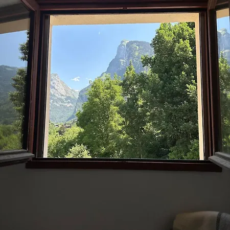 Deux Dans Le Centre De *